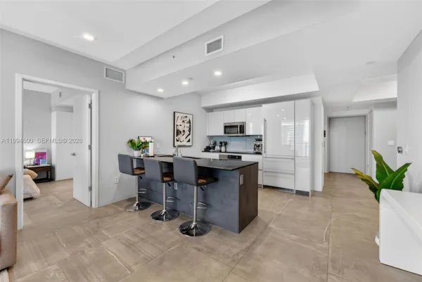 $7,500 | 1010 Brickell Avenue, Unit 4203, Miami, FL 33131