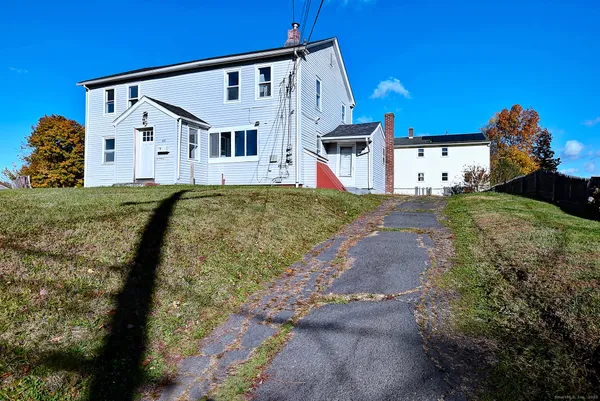 a view of a house with a yard