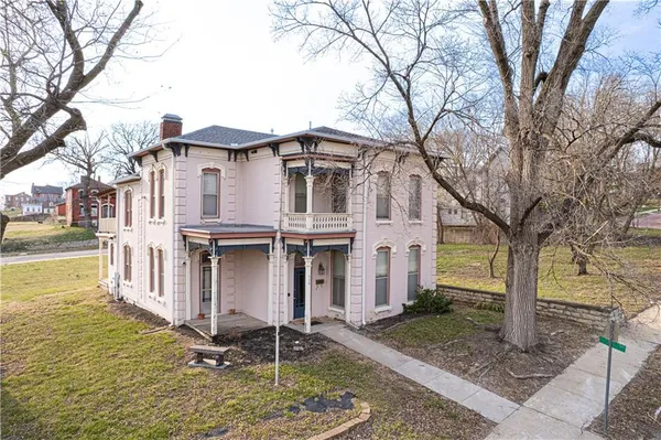 $269,900 | 528 North 8th Street, St. Joseph, MO 64501