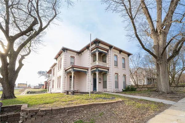 $269,900 | 528 North 8th Street, St. Joseph, MO 64501