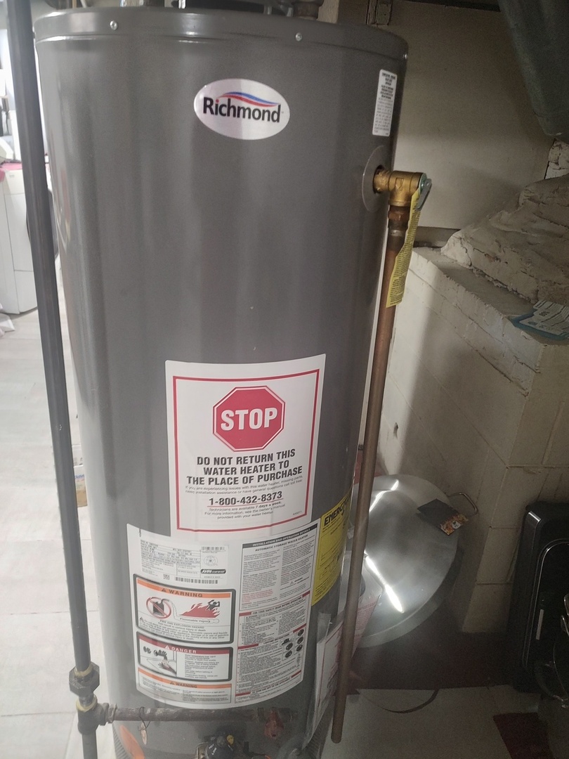 1045 Palace Street Aurora, IL 60506 - Photo 25 of 28 a view of a hallway with storage