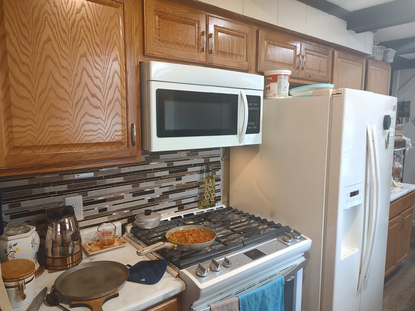 1045 Palace Street Aurora, IL 60506 - Photo 6 of 28 a kitchen with a stove and a microwave
