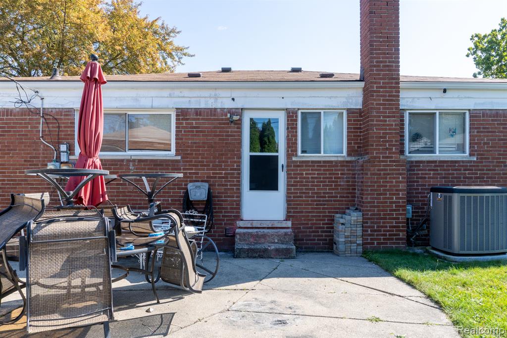 24555 Ridgecroft Avenue Eastpointe, MI 48021 - Photo 32 of 34