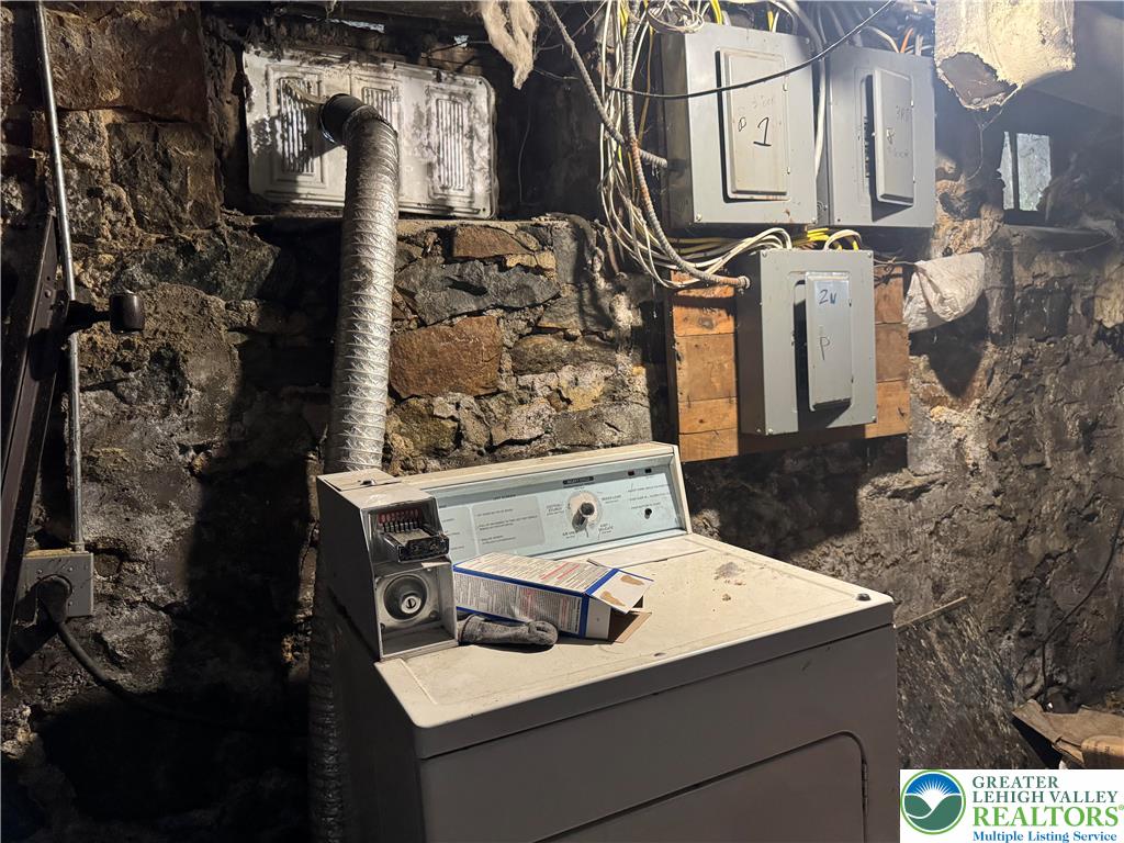 463 Montclair Avenue Bethlehem, PA 18015 - Photo 27 of 29 a utility room with dryer and washer