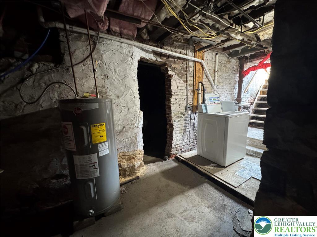 463 Montclair Avenue Bethlehem, PA 18015 - Photo 28 of 29 a view of an empty room with a fireplace