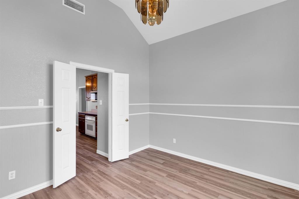 154 Richard Road Waxahachie, TX 75167 - Photo 29 of 38 a view of an empty room with closet and a window