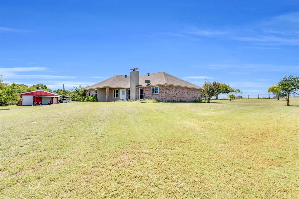 154 Richard Road Waxahachie, TX 75167 - Photo 6 of 38 a view of an ocean and a building