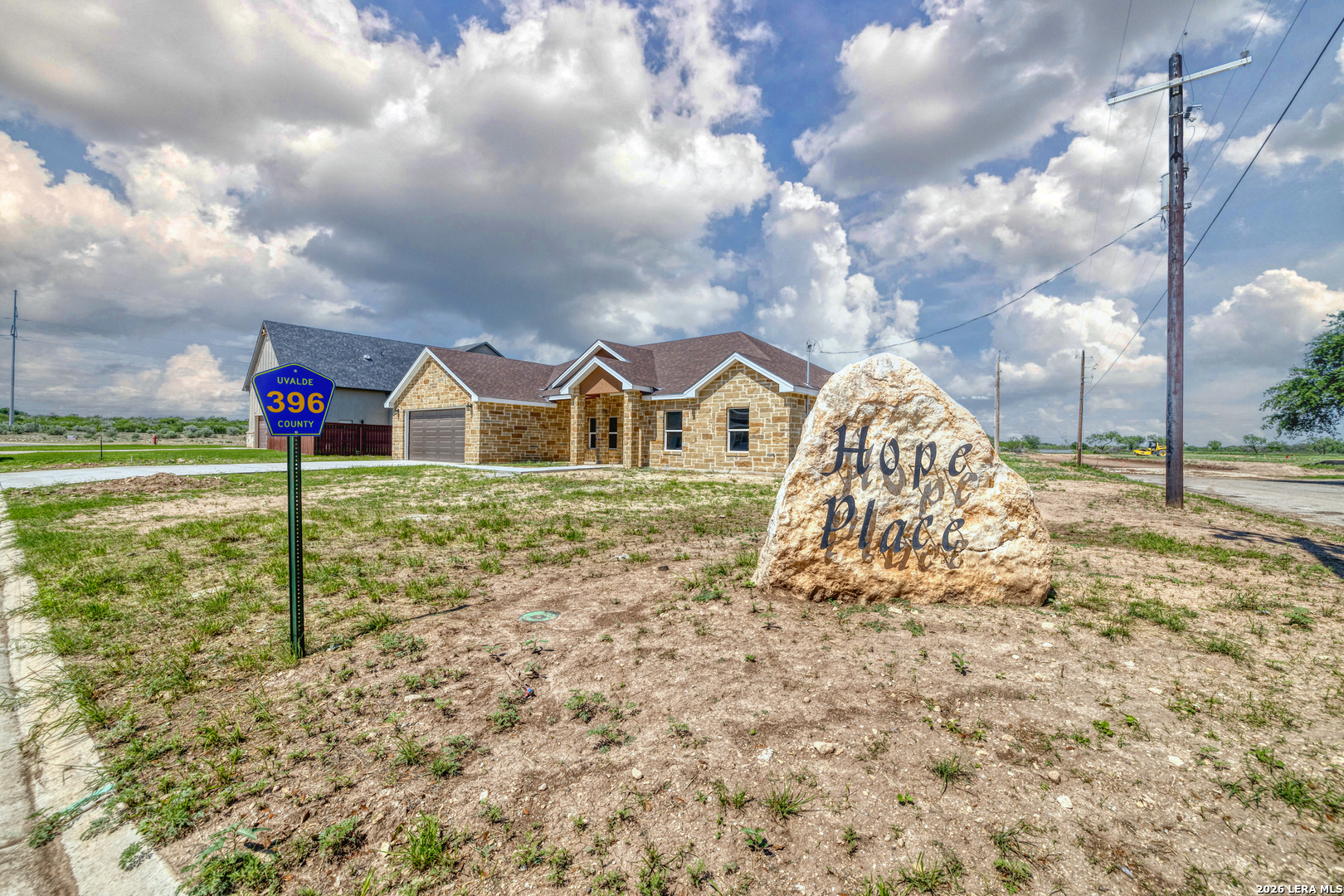 2 Hope Place Uvalde, TX 78801 - Photo 3 of 36