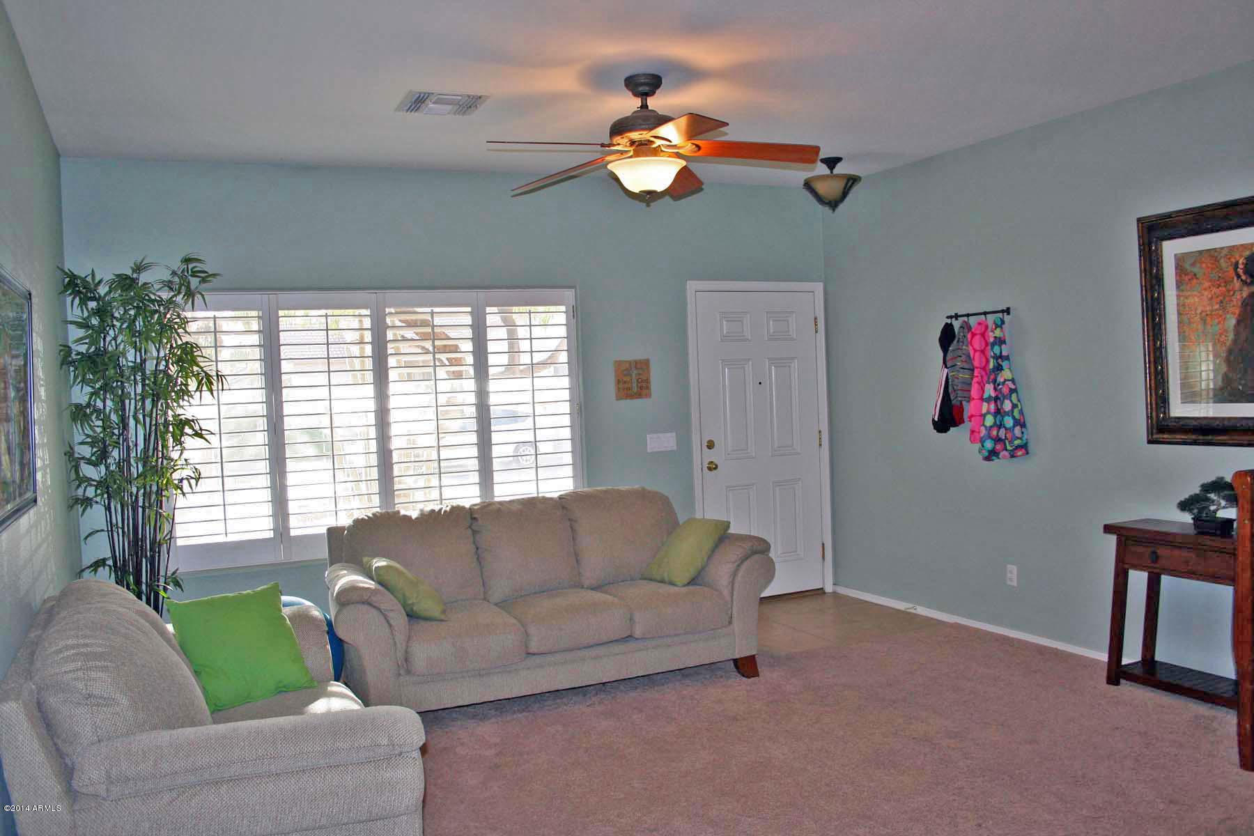 3318 South Wade Drive Gilbert, AZ 85297 - Photo 4 of 25 Living Room