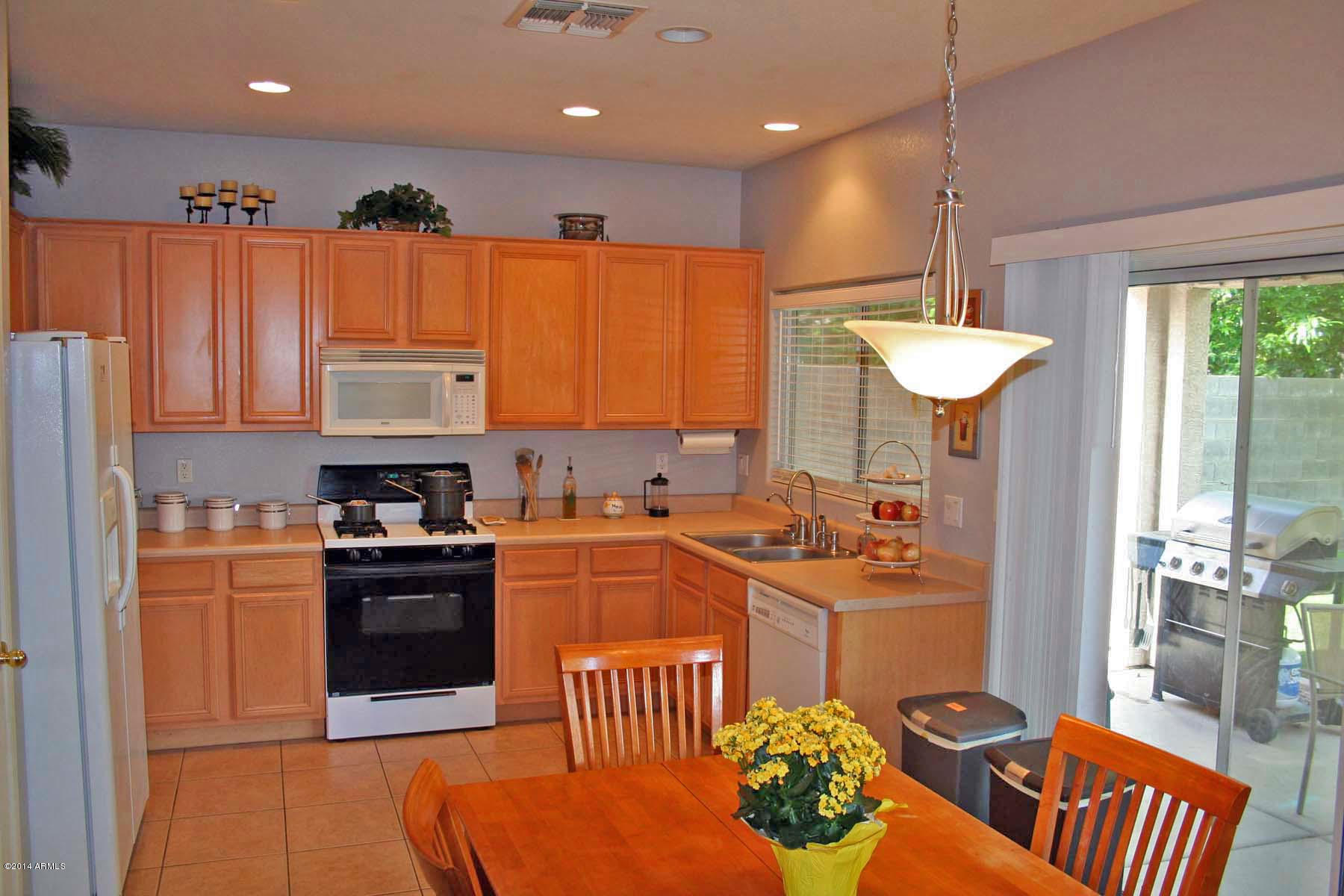 3318 South Wade Drive Gilbert, AZ 85297 - Photo 6 of 25 Kitchen and Dining area