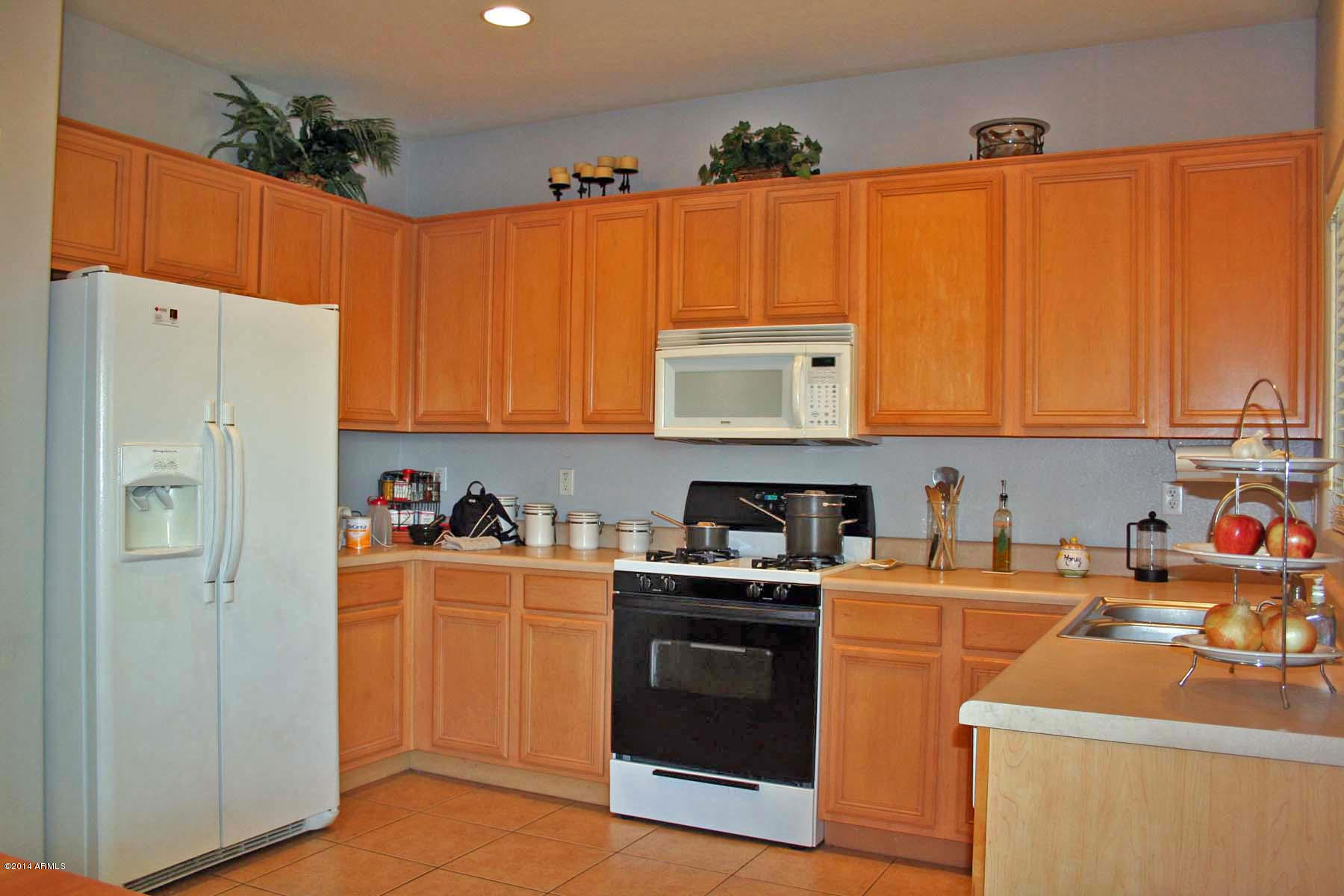 3318 South Wade Drive Gilbert, AZ 85297 - Photo 7 of 25 Kitchen