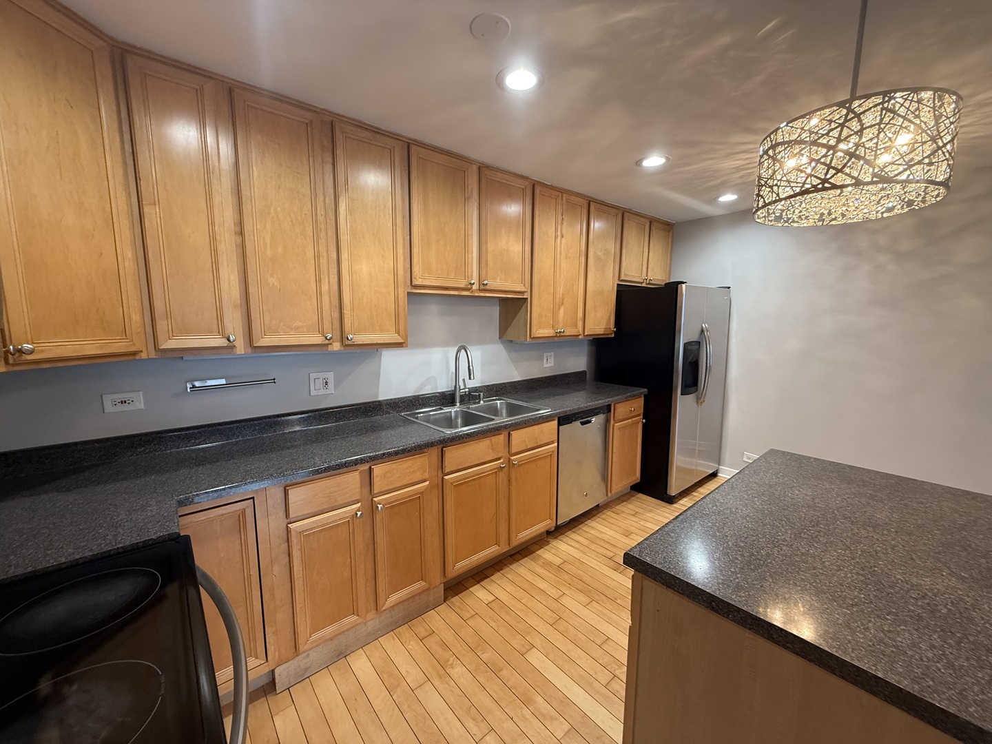 744 West Gordon Terrace, Unit 202 Chicago, IL 60613 - Photo 5 of 11