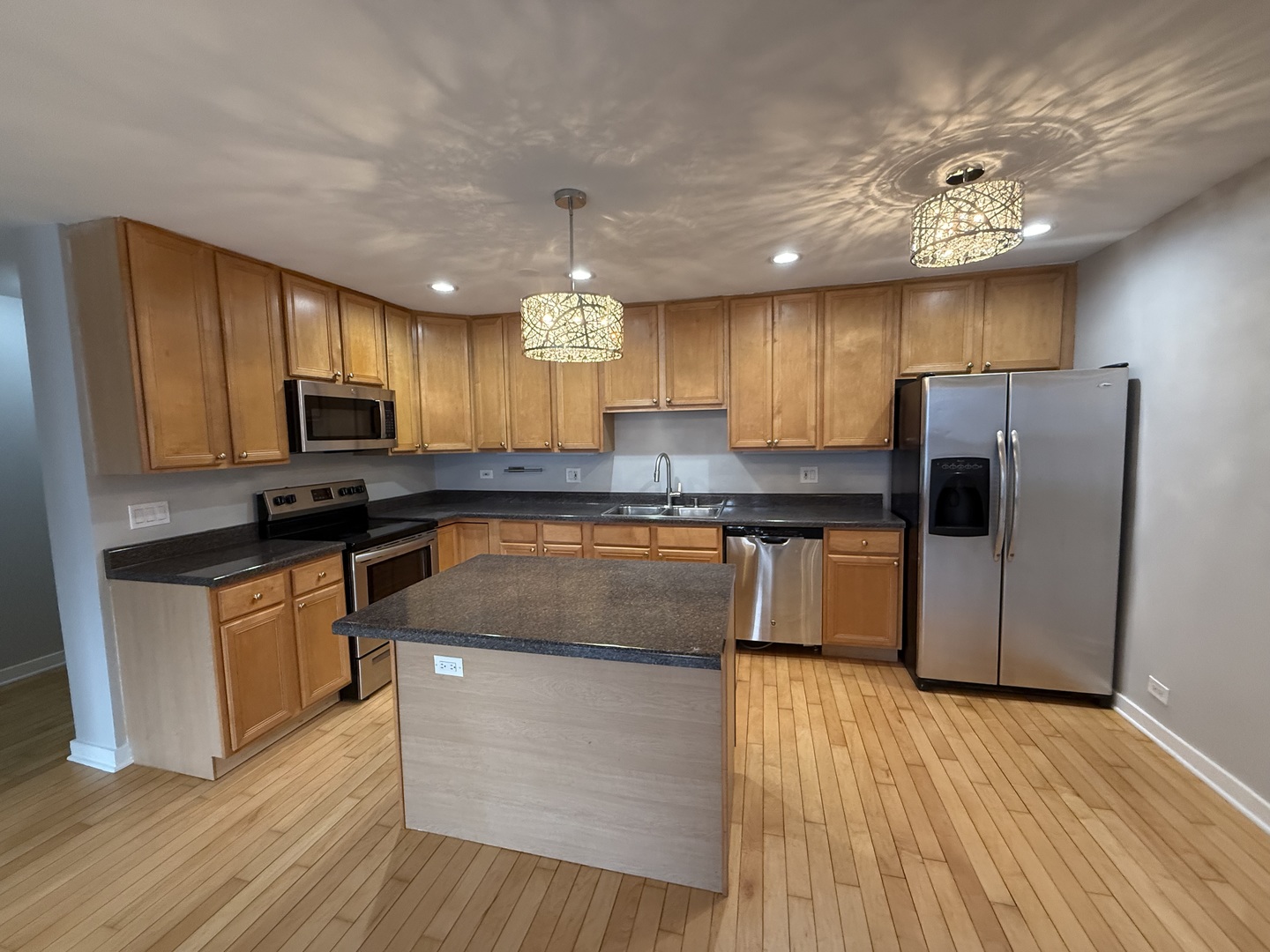 744 West Gordon Terrace, Unit 202 Chicago, IL 60613 - Photo 6 of 11