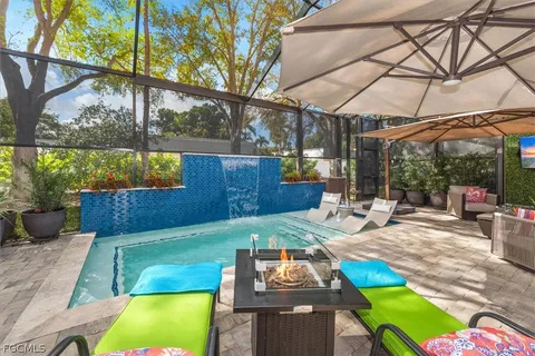 $1,695,000 | 4870 West W Boulevard, Unit 21, Naples, FL 34103