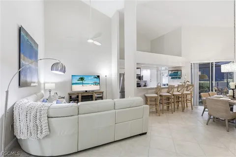 $1,695,000 | 4870 West W Boulevard, Unit 21, Naples, FL 34103