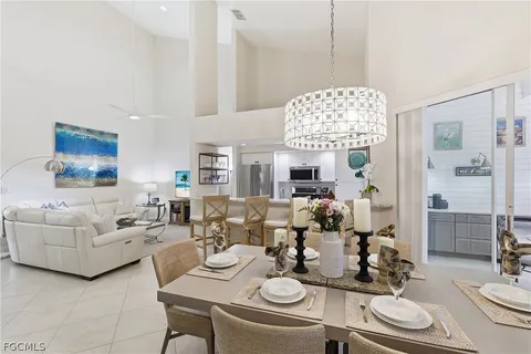 $1,695,000 | 4870 West W Boulevard, Unit 21, Naples, FL 34103