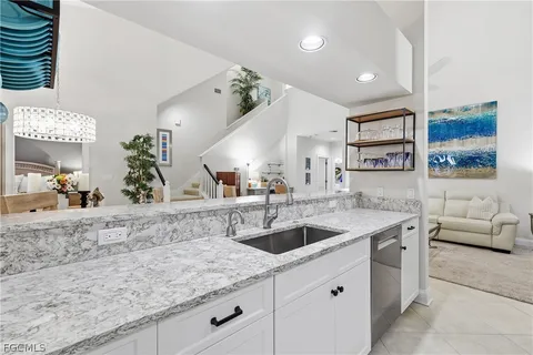 $1,695,000 | 4870 West W Boulevard, Unit 21, Naples, FL 34103