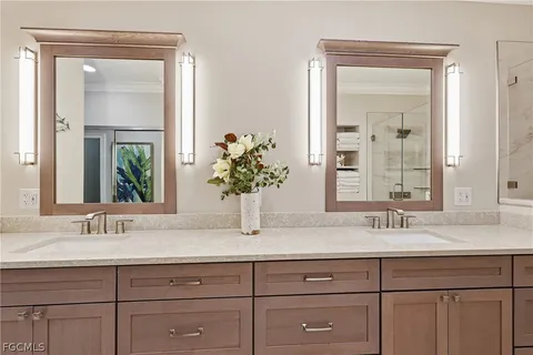 $1,695,000 | 4870 West W Boulevard, Unit 21, Naples, FL 34103