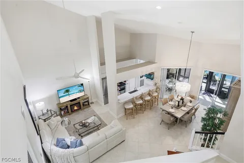 $1,695,000 | 4870 West W Boulevard, Unit 21, Naples, FL 34103