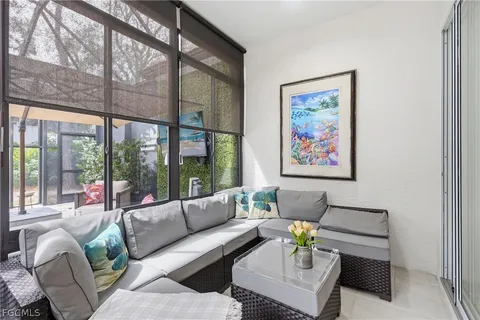 $1,695,000 | 4870 West W Boulevard, Unit 21, Naples, FL 34103