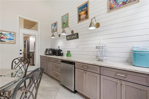 $1,695,000 | 4870 West W Boulevard, Unit 21, Naples, FL 34103