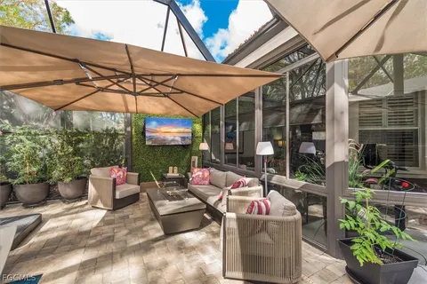 $1,695,000 | 4870 West W Boulevard, Unit 21, Naples, FL 34103