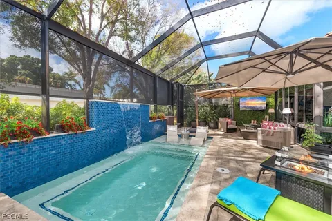$1,695,000 | 4870 West W Boulevard, Unit 21, Naples, FL 34103