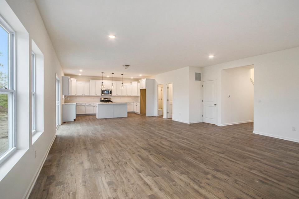 6281 Comiskey Road Stevensville, MI 49127 - Photo 3 of 44 2-APP052-E2700-Great Room2