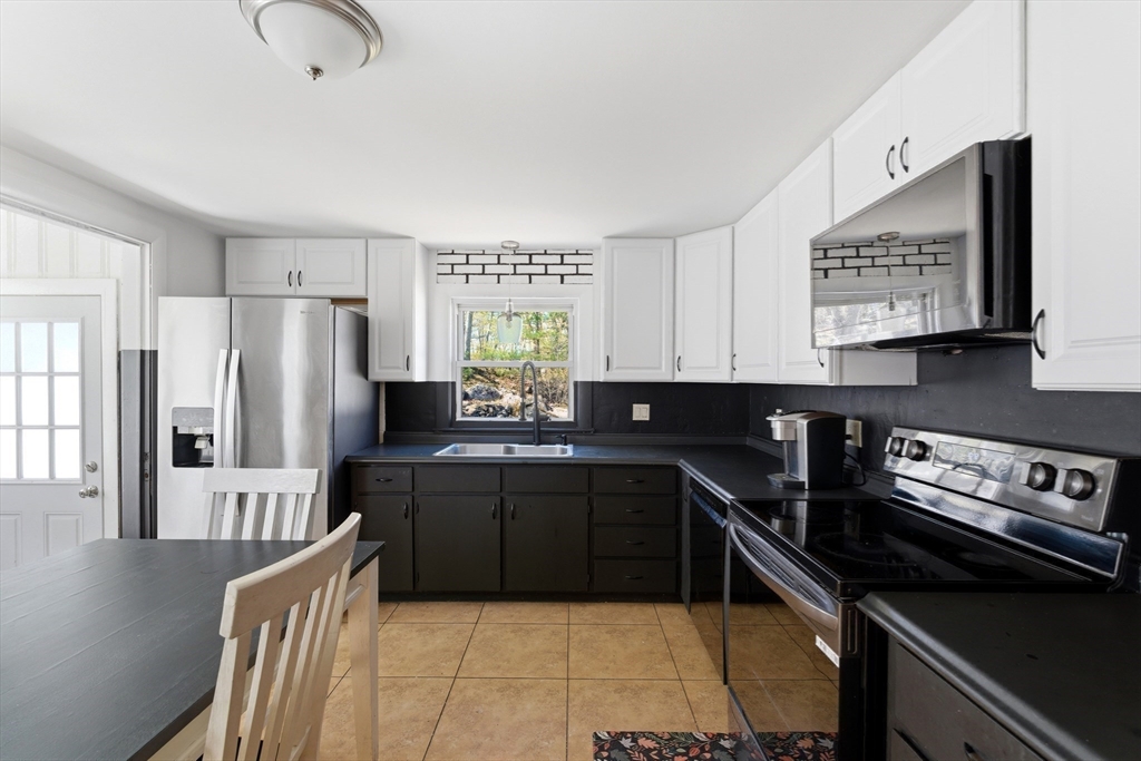 11 Cannon Rock Road Lynn, MA 01904 - Photo 9 of 29