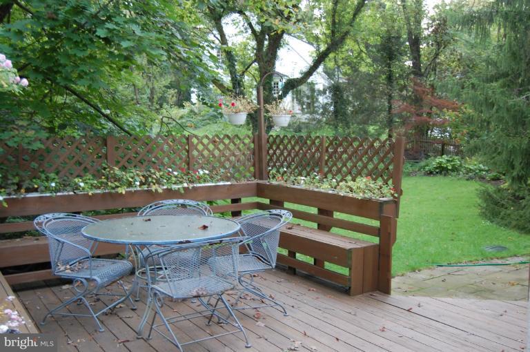 1707 Regent Road Baltimore, MD 21209 - Photo 3 of 13 Deck