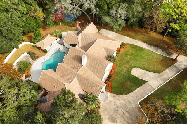 an aerial view of a entryway