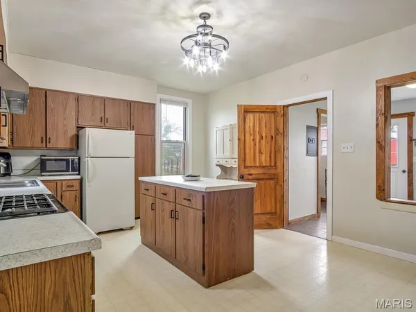 $340,000 | 1924 High Street, Chester, IL 62233
