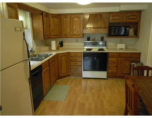 14 Sioux Road Bethel Park, PA 15241 - Photo 4 of 18 Kitchen.