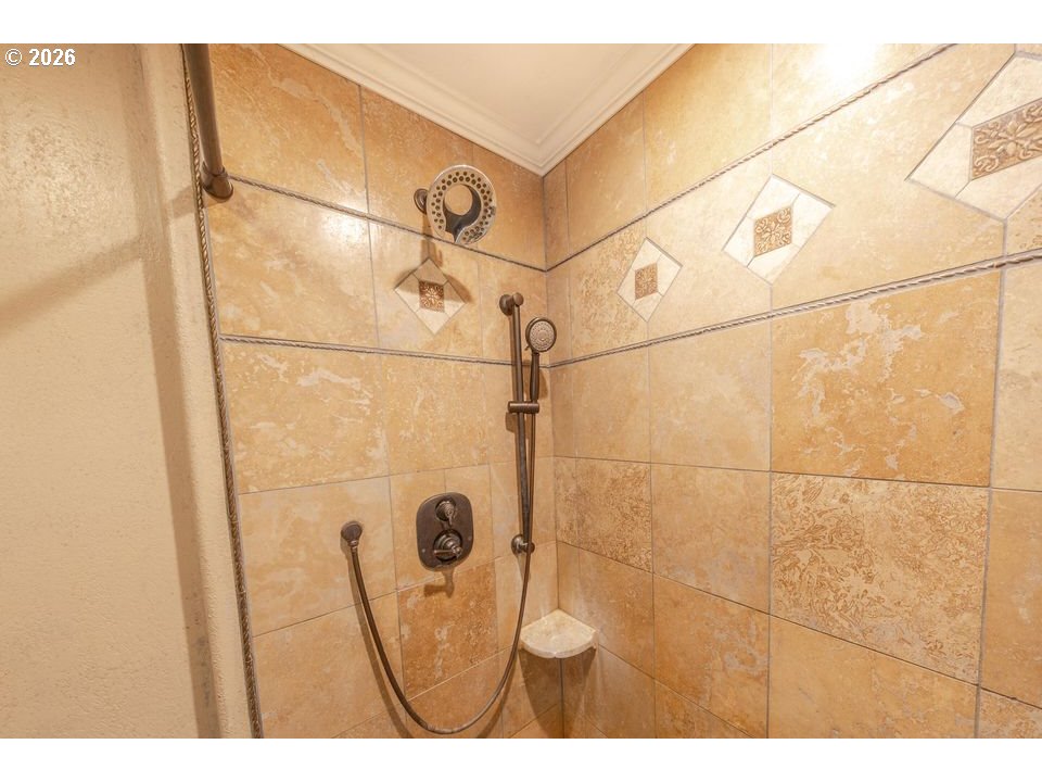 1121 Yeust Road Azalea, OR 97410 - Photo 18 of 48