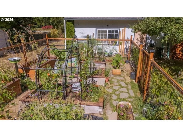 $550,000 | 1121 Yeust Road, Azalea, OR 97410