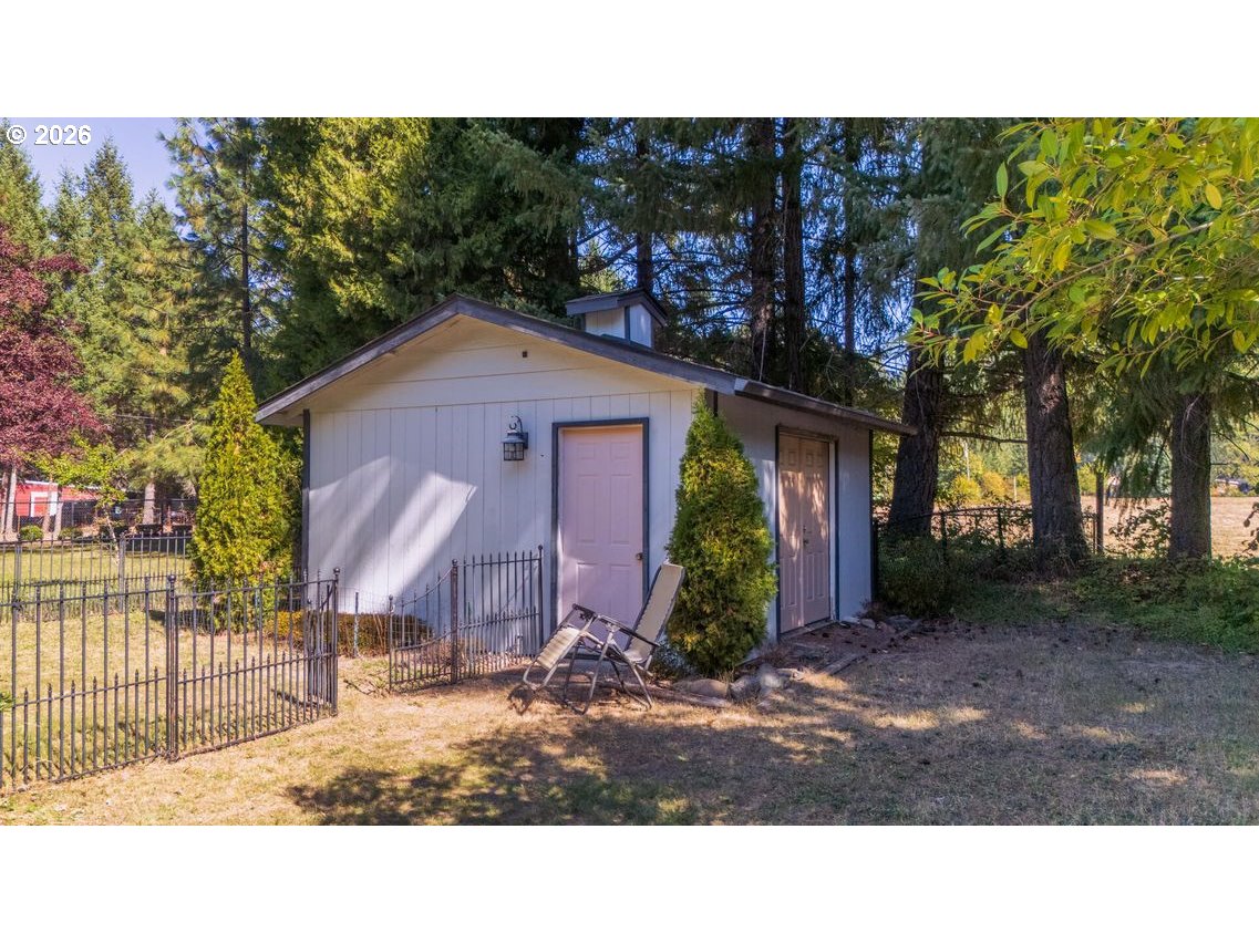 1121 Yeust Road Azalea, OR 97410 - Photo 36 of 48