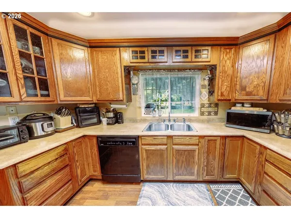 $550,000 | 1121 Yeust Road, Azalea, OR 97410