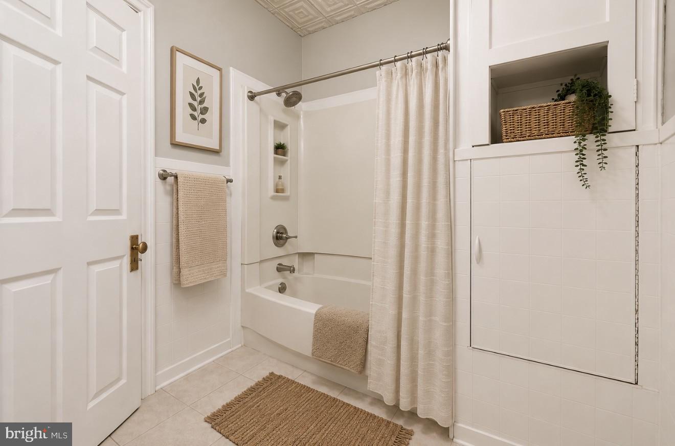 4817 Ridge Avenue Philadelphia, PA 19129 - Photo 10 of 34 a bathroom with a toilet a sink and a shower