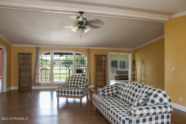 123 Timber Trail Sunset, LA 70584 - Photo 3 of 20 6_Living Room