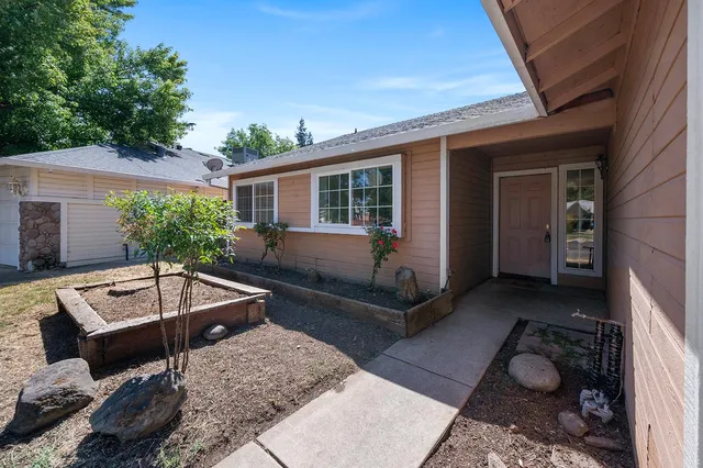 a view of a house with backyard and sitting area