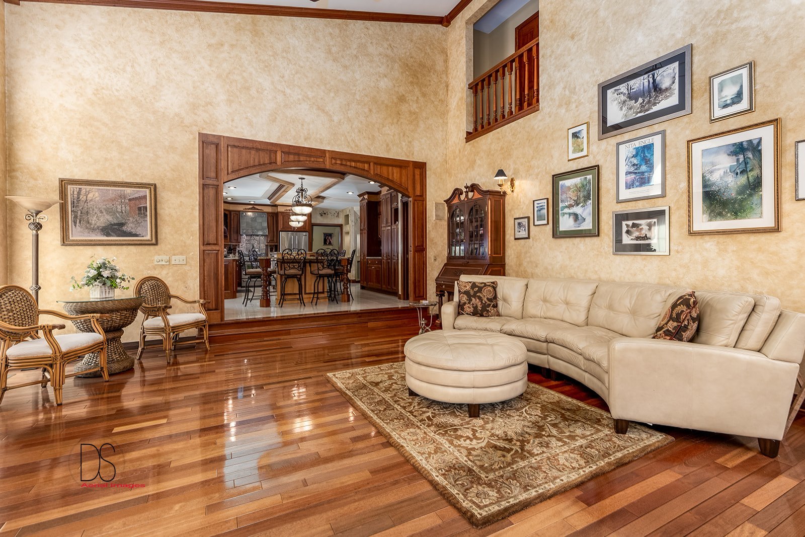 1638 Timber Lane Ottawa, IL 61350 - Photo 20 of 50 a living room with furniture and a rug