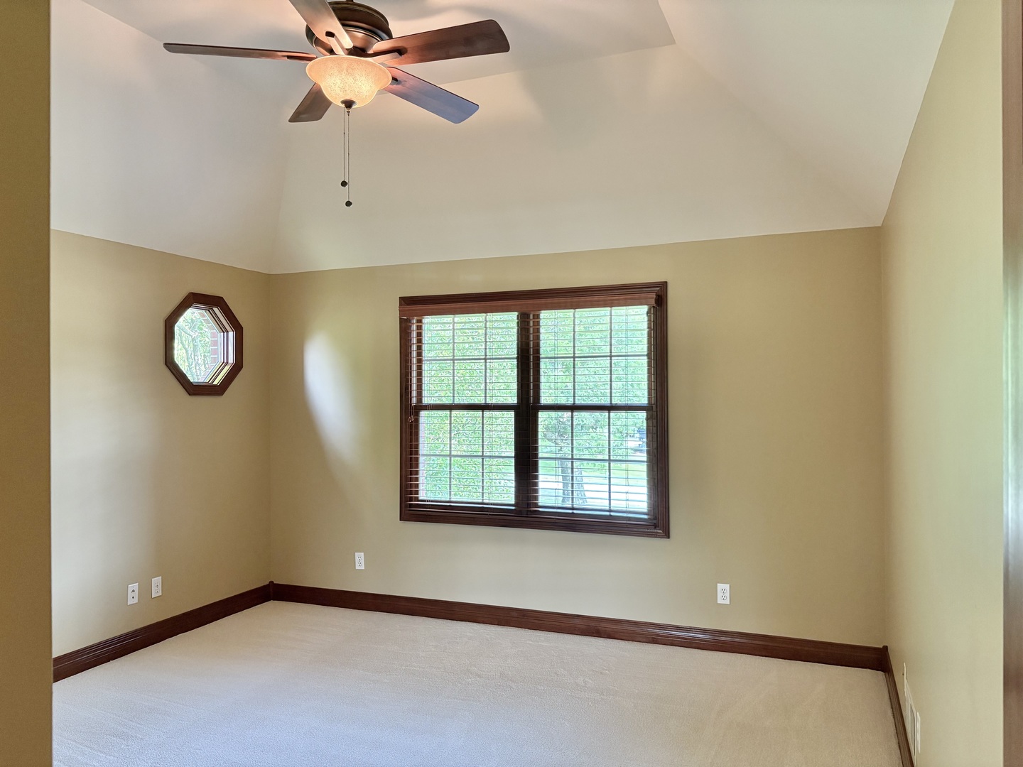 1638 Timber Lane Ottawa, IL 61350 - Photo 41 of 50 an empty room with windows