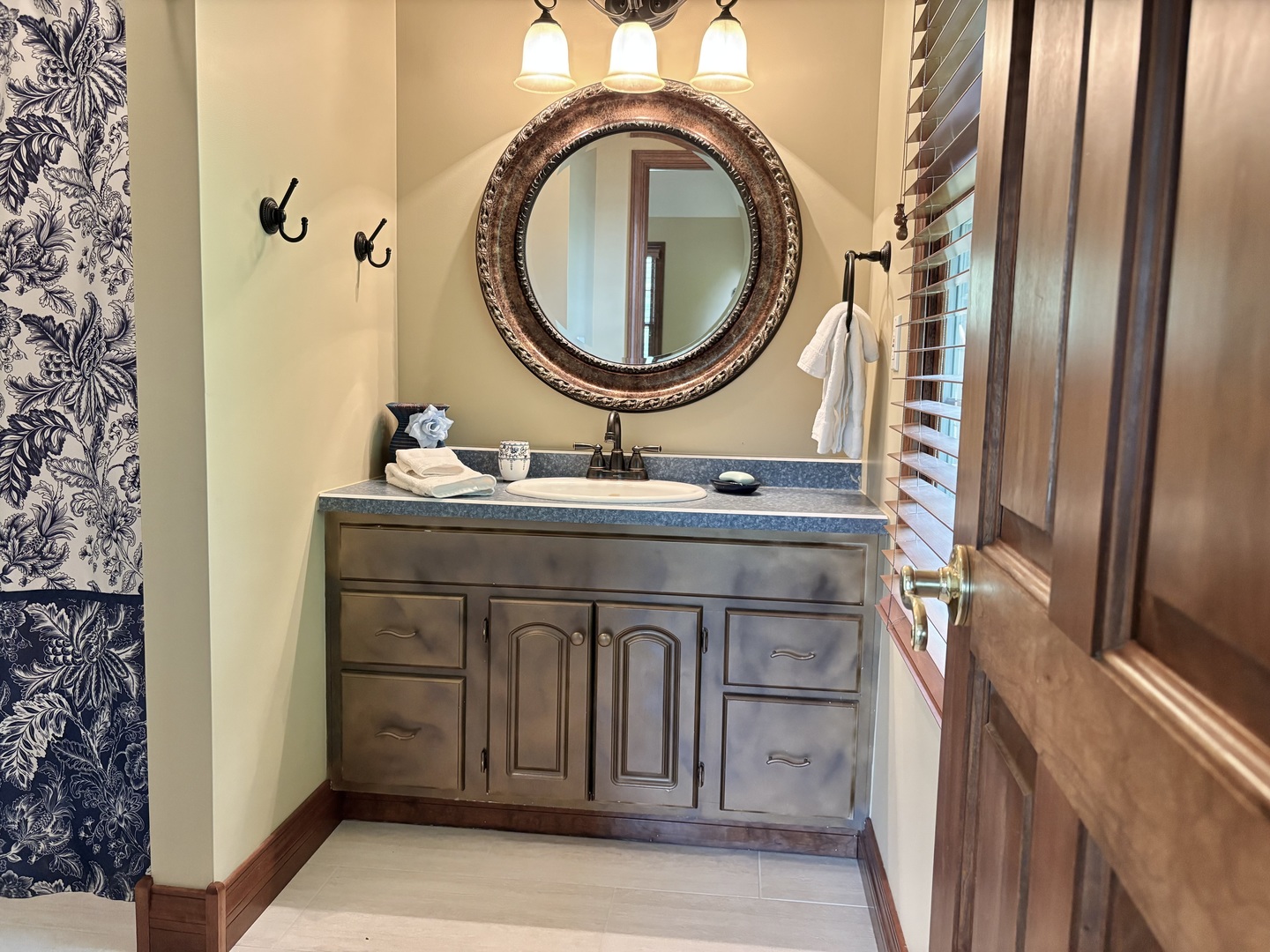 1638 Timber Lane Ottawa, IL 61350 - Photo 42 of 50 a bathroom with a sink and a mirror