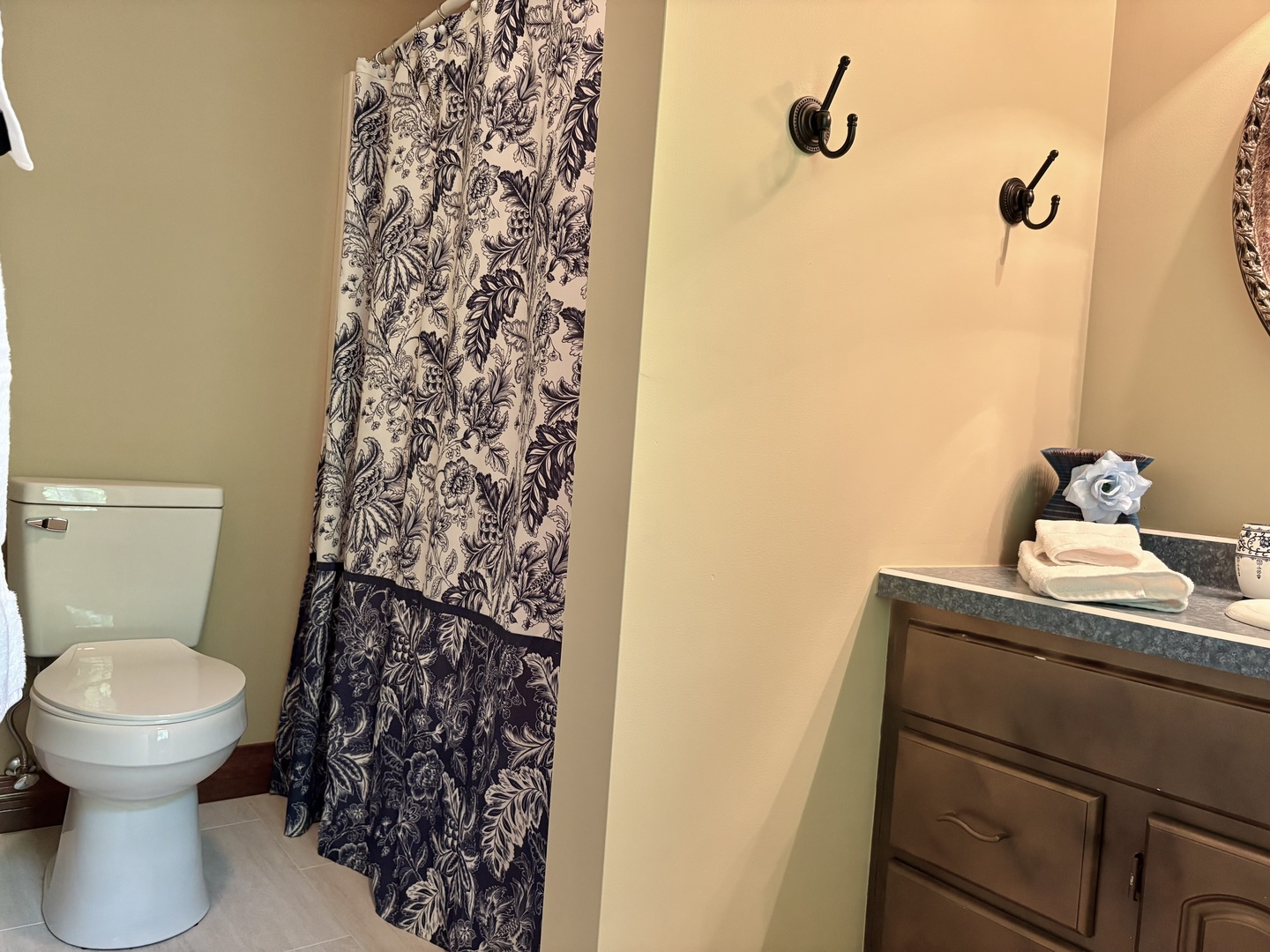 1638 Timber Lane Ottawa, IL 61350 - Photo 43 of 50 a bathroom with a toilet and a shower curtain