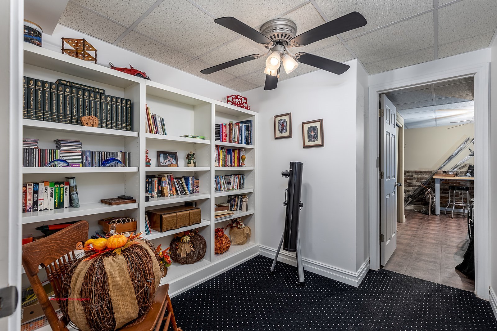 1638 Timber Lane Ottawa, IL 61350 - Photo 50 of 50 a view of a livingroom with furniture and workspace
