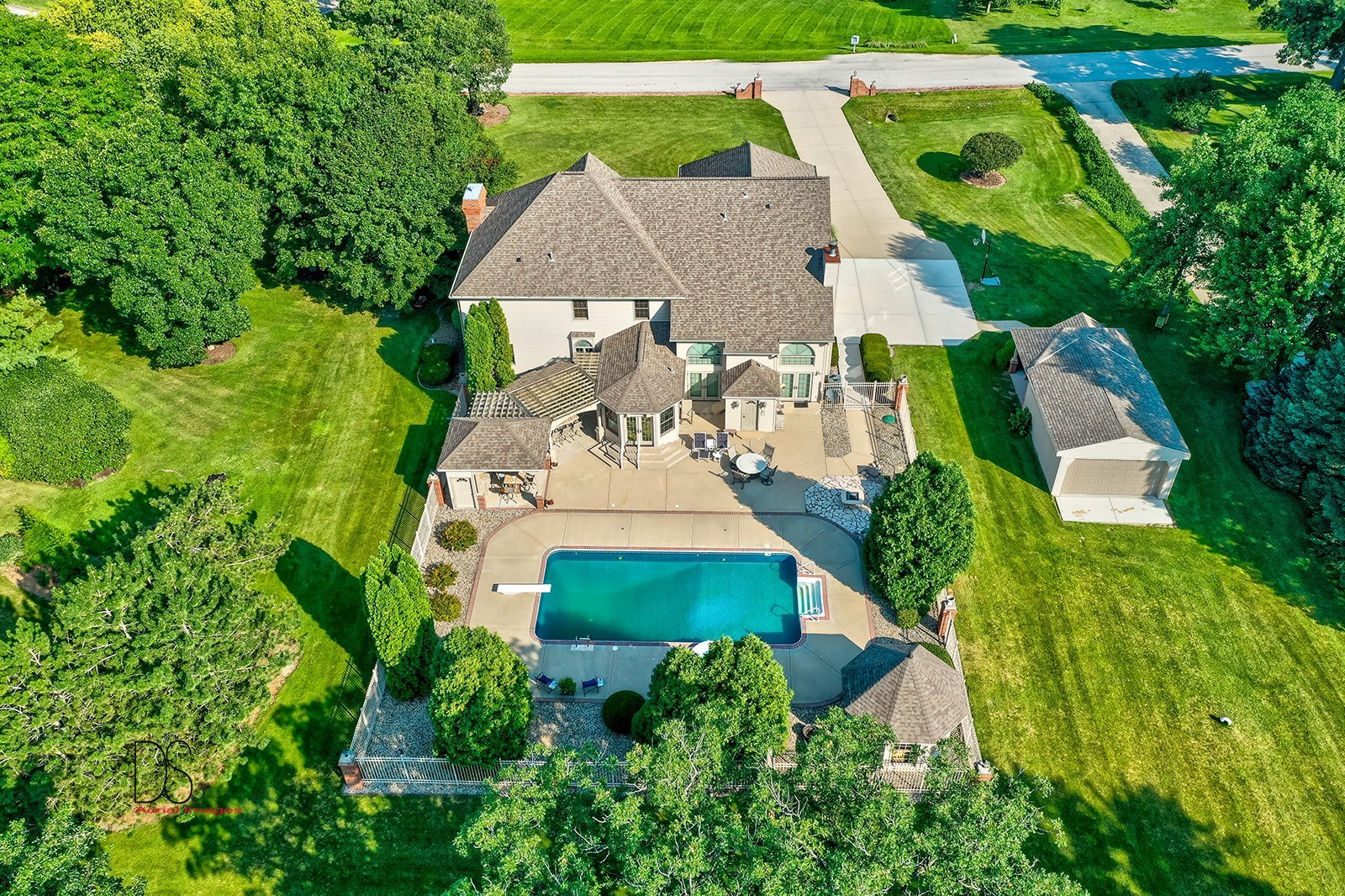 1638 Timber Lane Ottawa, IL 61350 - Photo 8 of 50 an aerial view of a house with garden space and street view