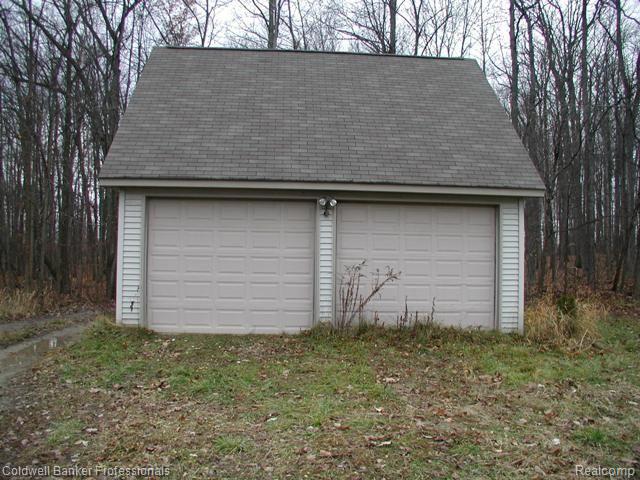 2821 South Elba Road Lapeer, MI 48446 - Photo 2 of 13 2821Elbagarage