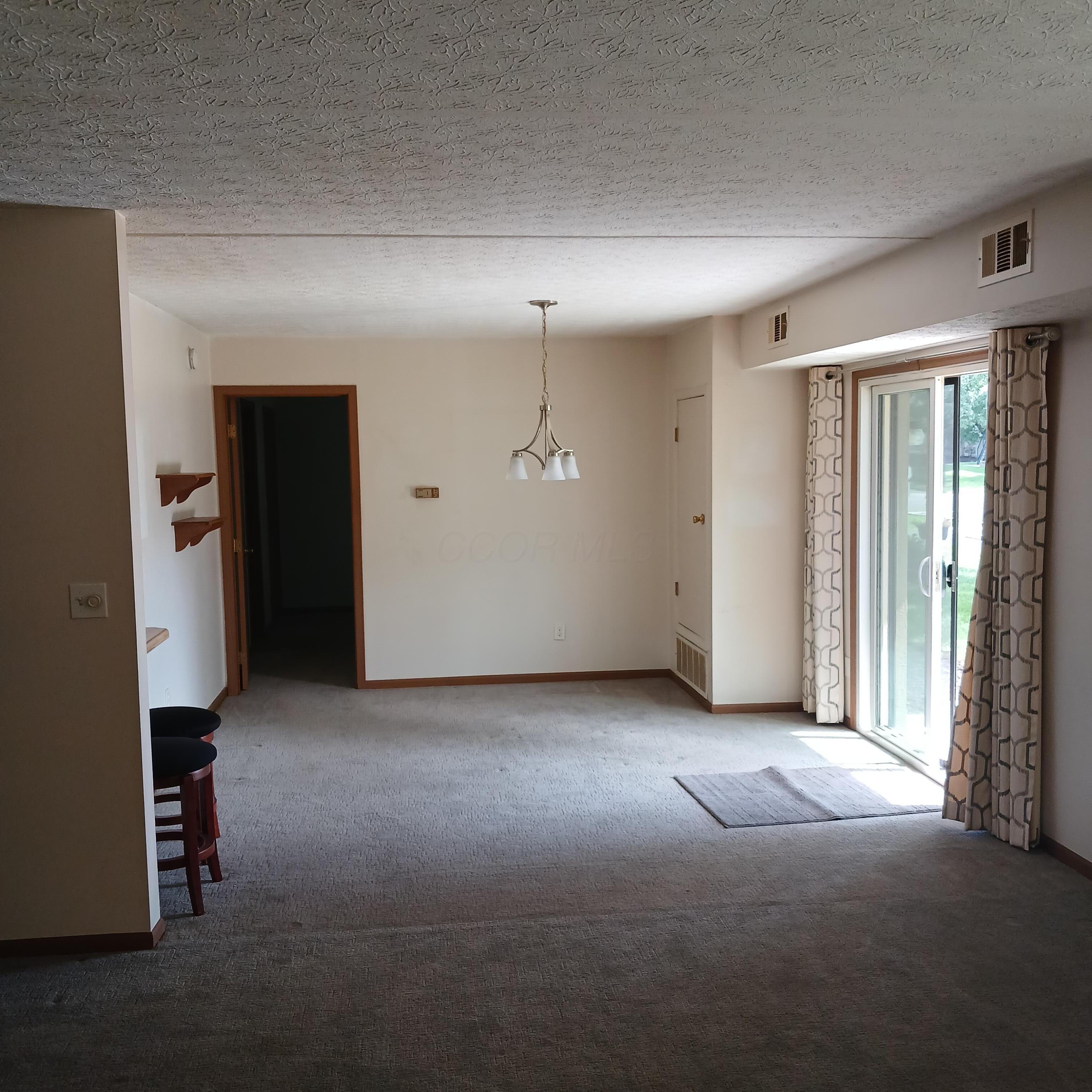 5885 Beechcroft Road, Unit 103 Columbus, OH 43229 - Photo 5 of 11 Dining