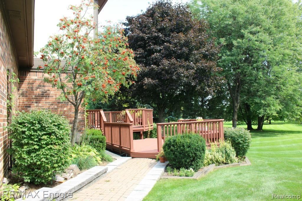 2331 Cumberland Road Rochester, MI 48307 - Photo 16 of 52 Deck 4.jpg