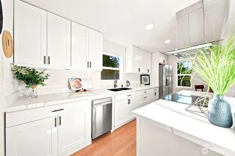 $949,999 | 17211 3rd Avenue Northeast, Shoreline, WA 98155
